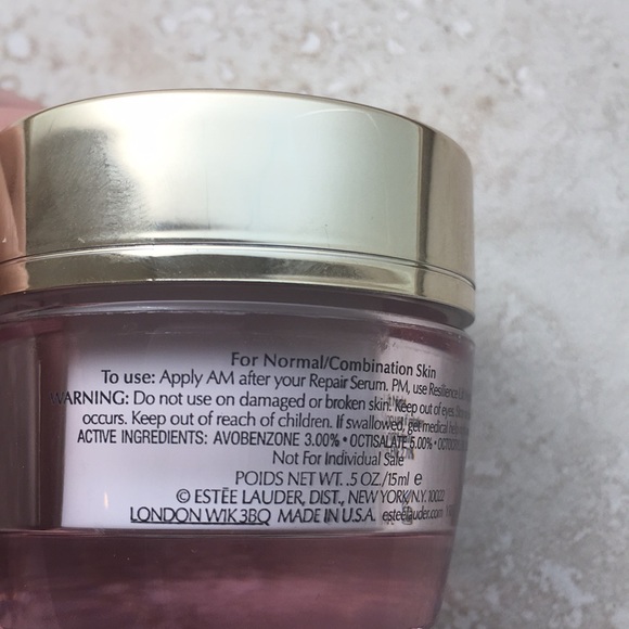 Estee Lauder Resilience Lift Face and Neck Creme - Picture 2 of 3